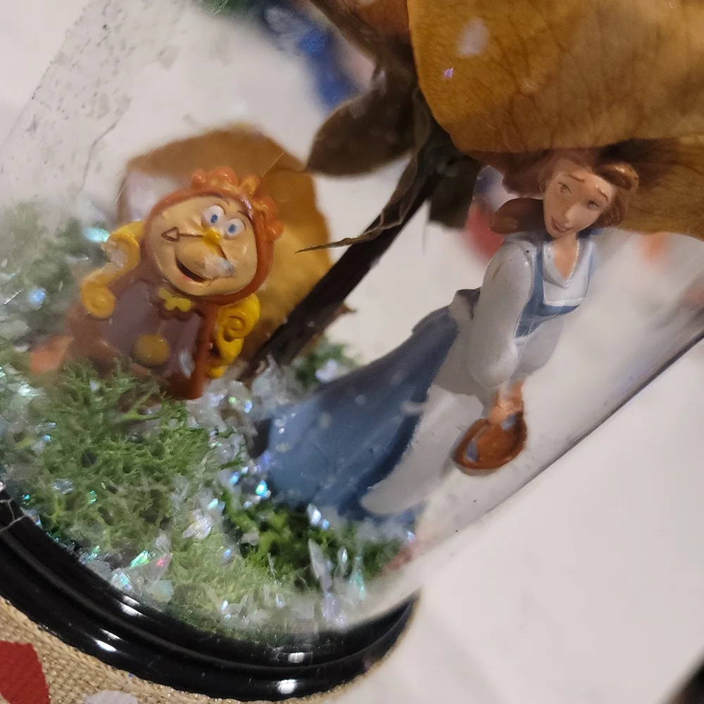 Belle and the Cogsworth Clock in the globe with Rose Beauty and the beast - Picture 2 of 3